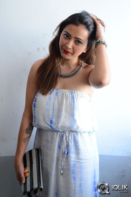 Shweta-Basu-Prasad-at-Intelligent-Idiots-Movie-Press-Meet